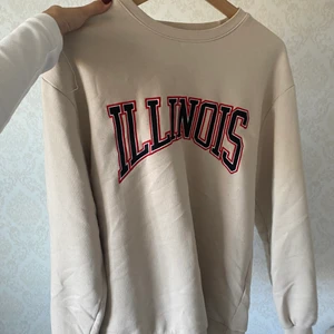 Sweatshirt  - Tröja från hm💞 säljes för att jag tröttnat, i storlek s men sitter oversized då den är från ”herravdelningen”