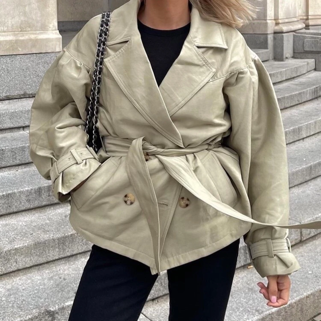 Kort trenchcoat från Na-kd