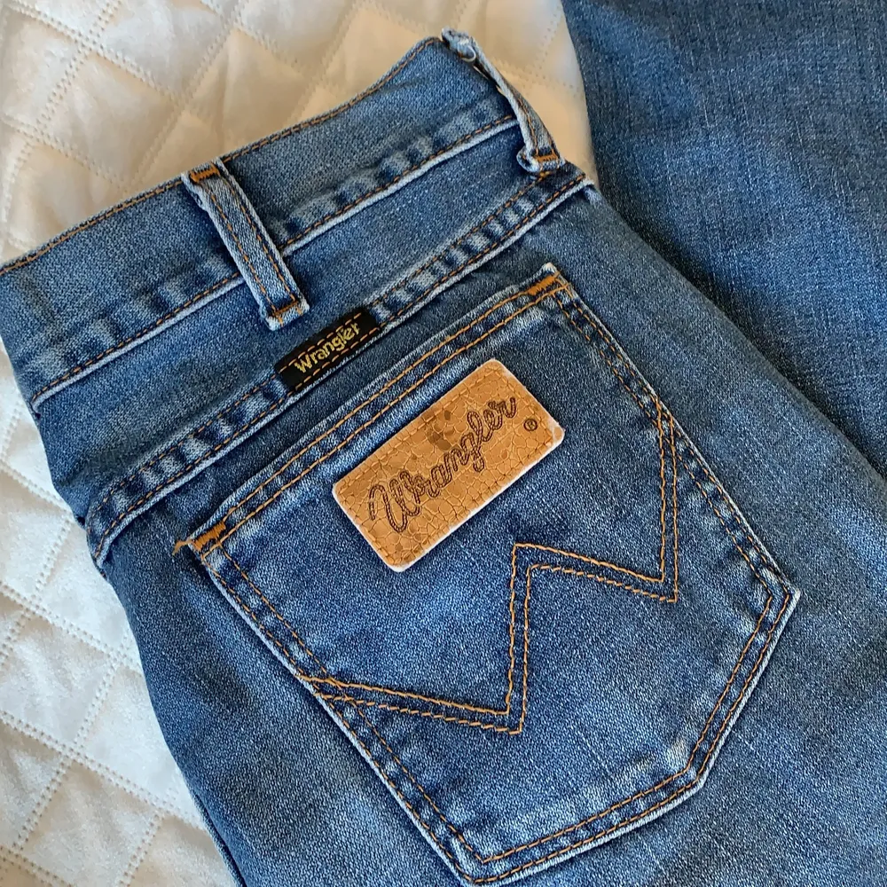 Sköna jeans i bra skick🥰 jag är 160. Jeans & Byxor.
