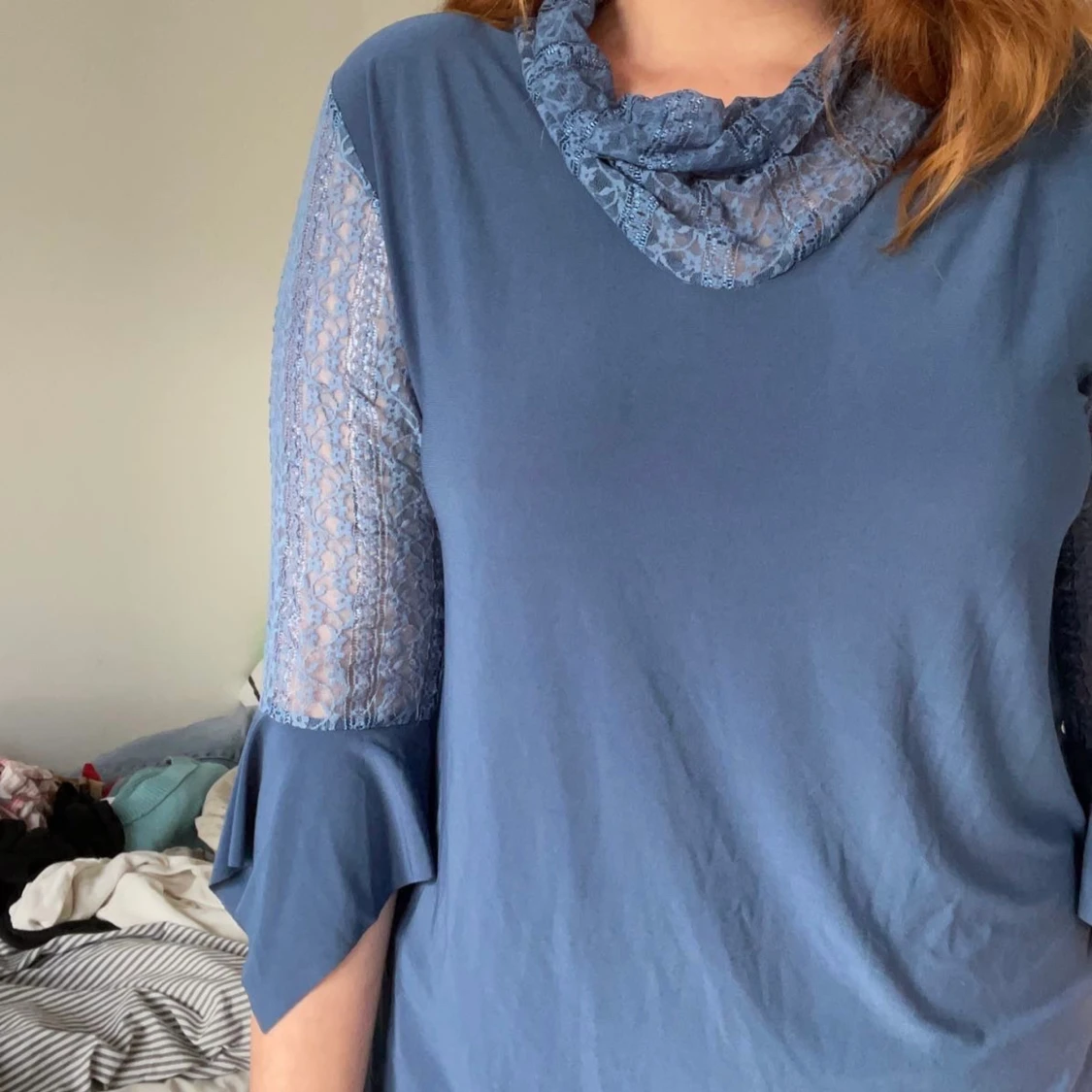Blå tröja med spets!  - 90