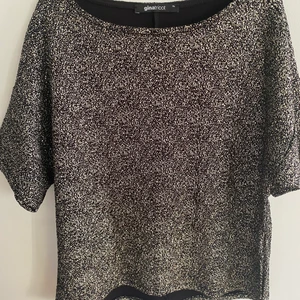 Fest top - Fin fest top från Gina tricot köpt för några års sedan som inte kommer till användning längre och säljer därför💫✨✨✨