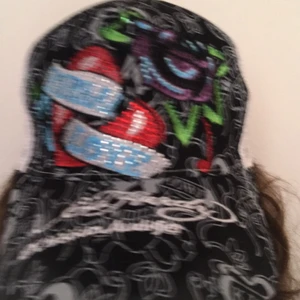 Edhardy keps - Snygg svart edhardy keps med rhinestones på! 