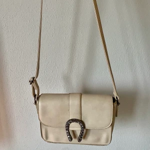 Väska - 100kr + frakt