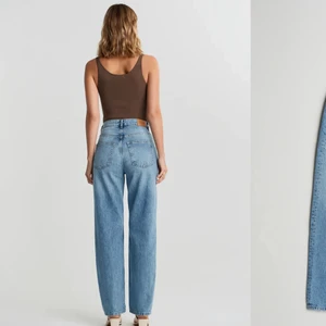 Nya jeans - Säljer dessa jeans från Gina tricot i petite. Storlek 32. Jeansen är endast testdade och säljes då jag vill ha bort dem då de inte kommer till användning! Nypris 599kr säljes för 100kr+ frakt vid snabbaffär