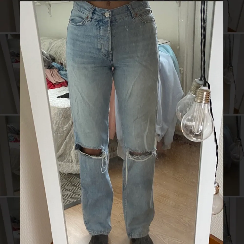 Unisex jeans ifrån junkyard i storlek 26, passar bra på mig som brukar ha storlek 36/S. Fint skick säljes pga används ej. Nypris 499 säljer för 200kr + frakt 66kr spårbart.. Jeans & Byxor.