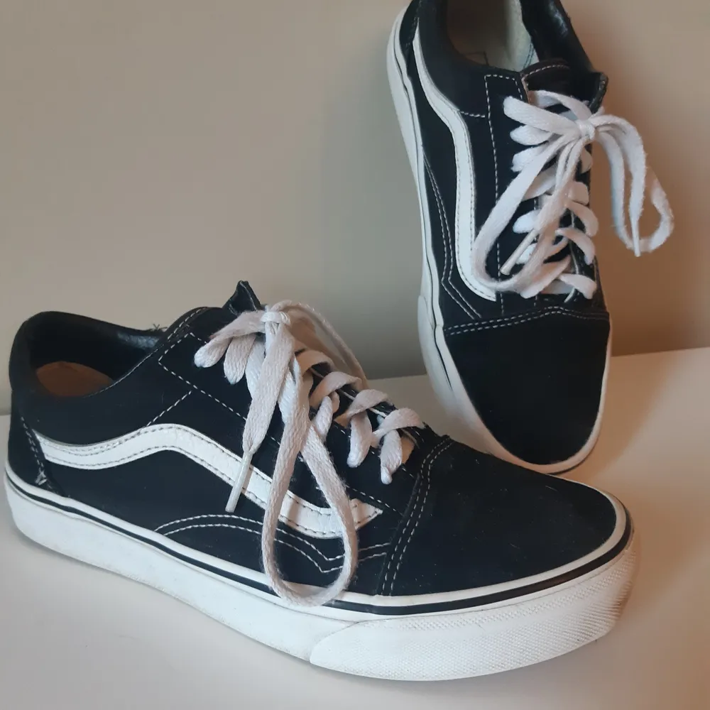 Vans i storlek 38. begangnat bra skick.  köpare står för frakten. Skor.