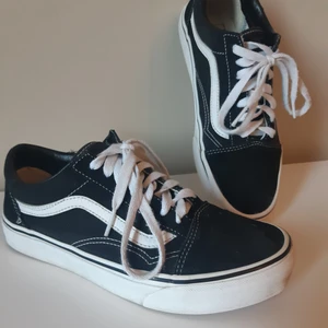 Vans storlek 38  - Vans i storlek 38. begangnat bra skick.  köpare står för frakten