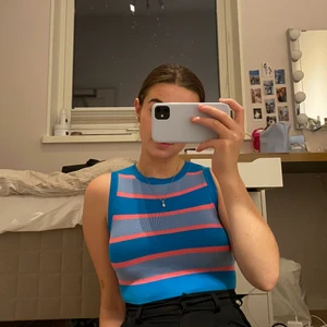 Blå rosa topp Zara - Superfin blå- och rosarandig topp från Zara💕 Superfint skick!