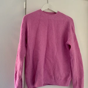 & other stories tröja - Så fin rosa tröja från stories i storlek 36❤️ kan gå ner i pris vid snabb affär.