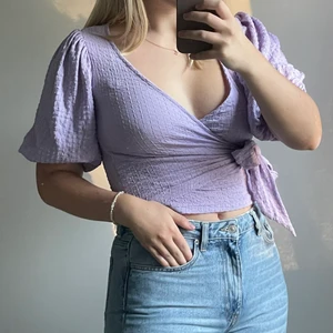Blus - Jättefin lila blus från Monki💜 