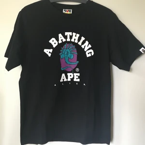 Bape x Alien Facehugger Tee - Bape / A Bathing Ape x Alien Facehugger T-Shirt  Size medium, fits like a regular men’s small. Great condition, no flaws or damage.  DM if you need exact size measurements.   Buyer pays for all shipping costs. All items sent with tracking number.   No swaps, no trades, no offers. 