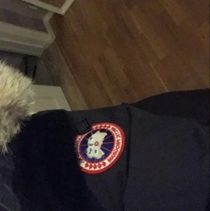 Canada goose  - säljer min mammas gamla canada goose från 2006, den är äkta o så vissa bevis❤️