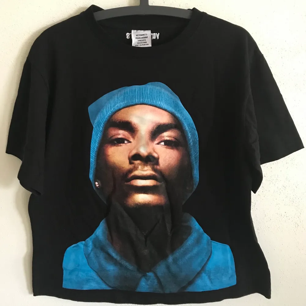 Classic Snoop Doggy Dogg Retro 90’s T-Shirt  Size small tag, fits slightly oversized and boxy fit, like men’s size medium / large.  Excellent condition, no flaws or damage.  DM if you need exact size measurements.   Buyer pays for all shipping costs. All items sent with tracking number.   No swaps, no trades, no offers. . T-shirts.