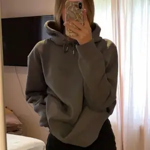 Fin Hoodie från H&M köpt i slutet av augusti. Aldrig använd 💓 köpt på herravdelningen för 300kr