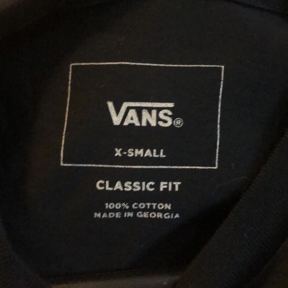 Svart vans T-shirt, 100% bomull. OandvĂ€nd och etikett finns kvar. Pris kan diskuterasđ. T-shirts.