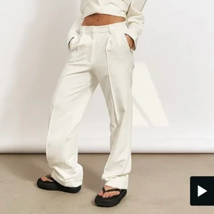 Hanna schönberg - Kostymbyxor från hanna schönbergs kollektion med nakd i storlek 36💖 uppsydda så de passar mig som är 165cm. Aldrig använda däremot:/ frakt står köpre för!