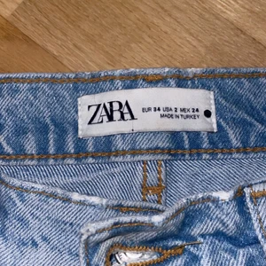 Zara jeans 80s - Säljer dom hära snygga zara jeansen pga av att det inte används längre! 