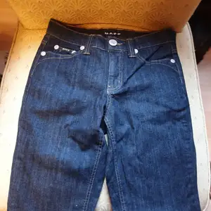 Snygga mapp jeans nya 26/32,stuprör,innerben 80 cm,midja 72 cm.