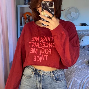 Crop top - Använd ett fåtal gånger. Väldigt bekväm. Nyskick. Passar både S och M