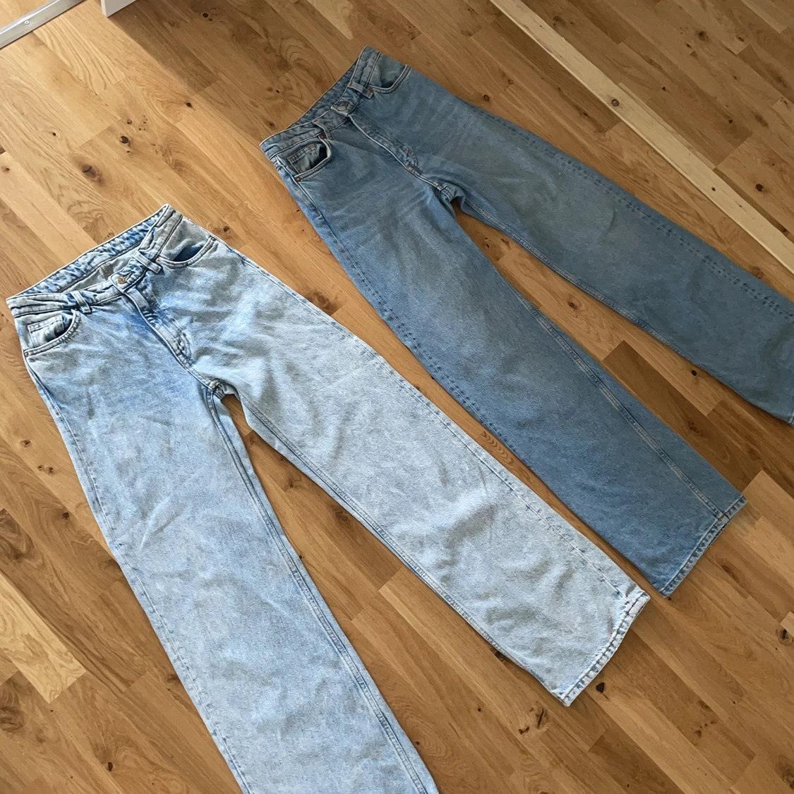 Två par monki jeans 