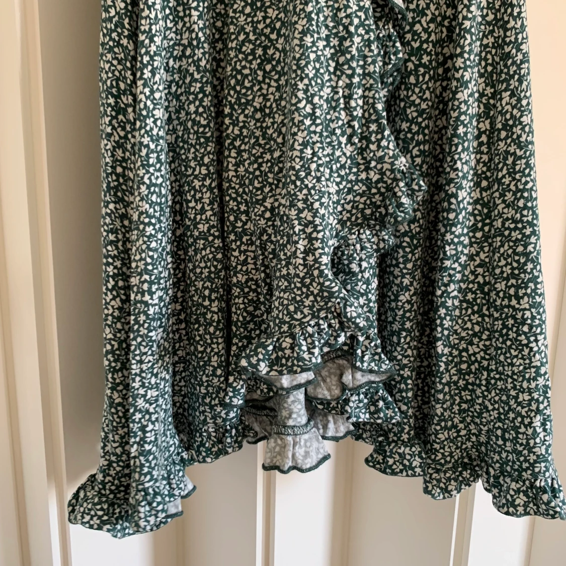 Grön miniklänning med blommigt mönster - 90