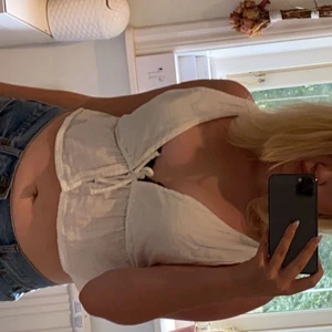 Vit topp - En supersöt topp från bikbok, aldrig använt bara prövad. Nypris:200