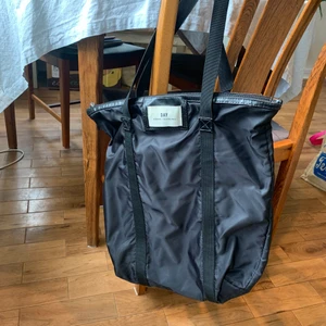 Svart väska från DAY ET! - Använd men fortfarande i bra skick!