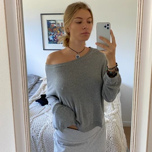 OYSHO Eko Collagetröja  - Säljer en Collagetröja från OYSHO som är Eko i storlek XL. UNISEX!!! Passar XS/S/M/L/XL beroende på hur en vill att den ska sitta. Använd fåtal gånger. Inga skavanker. Nyskick! Frakt ingår ej i priset. Kan mötas upp i Stockholm ❤️‍🔥