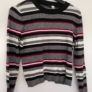 Stripped sweater - stripped sweater from h&m! cozy! only worn a handful of times
