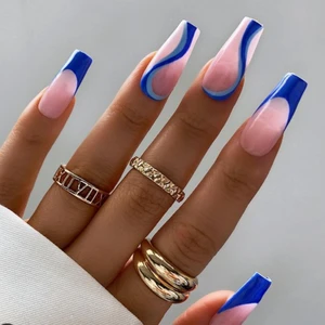 Press on nails - (Obs inte min bild) hej! jag säljer press on naglar. Ni får välja design och längd själva💕 skriv privat för mer info och pris kan diskuteras💕 