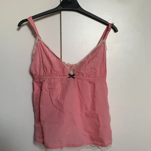 Odd Molly linne  - Rosa linne från odd Molly som har varit ett favorit plagg, Men tyvärr inte kommer till användning längre. Väldigt fint i skick inga konstigheter :) 