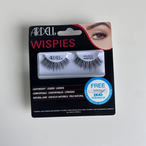 Fransar - Helt oanvända och oöppnade fransar, franslim finns i paketet, jag bjuder på frakten✨