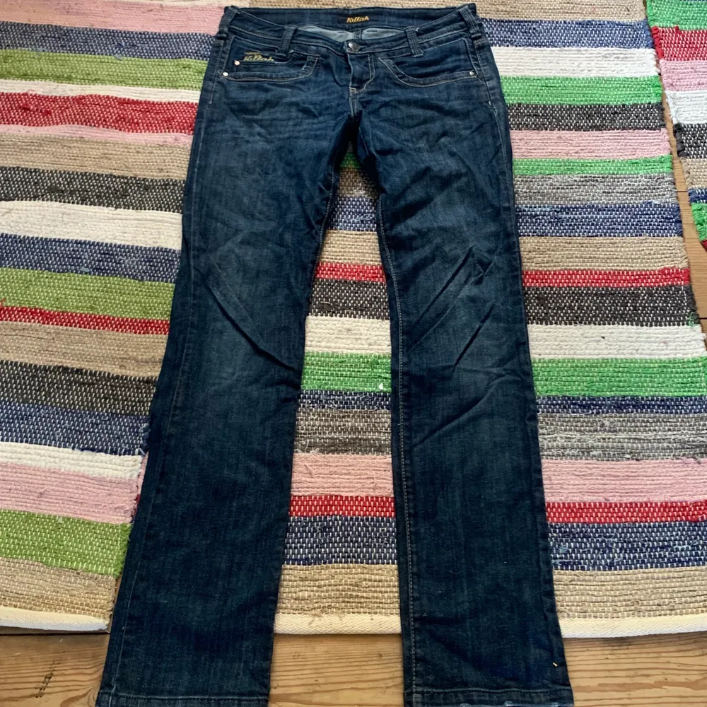 Low waisted jeans det står att det kommer från killah . Jeans & Byxor.
