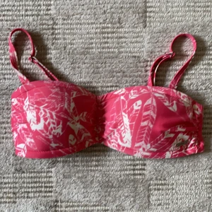 Fin rosa bikini - Jättefin rosa bikini från Salming. Säljer på grund av att den är för liten o inte kommer till användning, endast använd ett fåtal gånger⚡️✨ frakt ingår ej