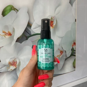 Setting Sprej - Setting sprej från The body shop. Använd enligt bild. Frakten är 24kr 