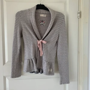 Odd Molly tröja - Odd Molly, tjock tröja. Storlek 1 (motsvarar strl S). I mycket fint skick! Säljer för 300kr. Frakt tillkommer! 