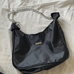 Liten väska - Söt väska som får plats med alla nödvändigheter, frakt tillkommer ❤️