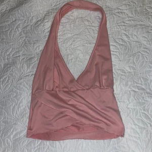 Linne - Säljer detta oanvända linne från shein, köpt för ca 80kr säljer för 50kr+frakt😚😚 skit snyggt har två;) skriv för fler bilder vid intresse