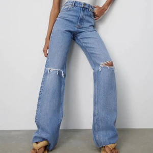 Zara jeans  - Säljer dessa skitsnygga jeans i storlek 38🧡  säljer pga dem inte kommer till användning längre, fint skick👖
