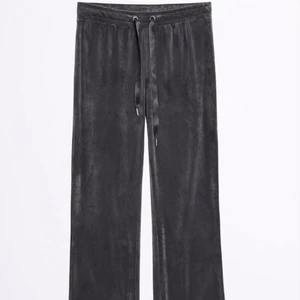 Gråa mjukis  - Mörkgråa mjukis från Gina som är för små för mig och därför aldrig använda💗💗 