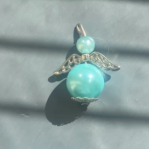 Blå lyckoängel  - Säljer denna lyckoängel, den ger dig tur t.e.x om du ska iväg på tävlingar osv! <3 säljer för 25kr + 13kr frakt totalt: 38kr