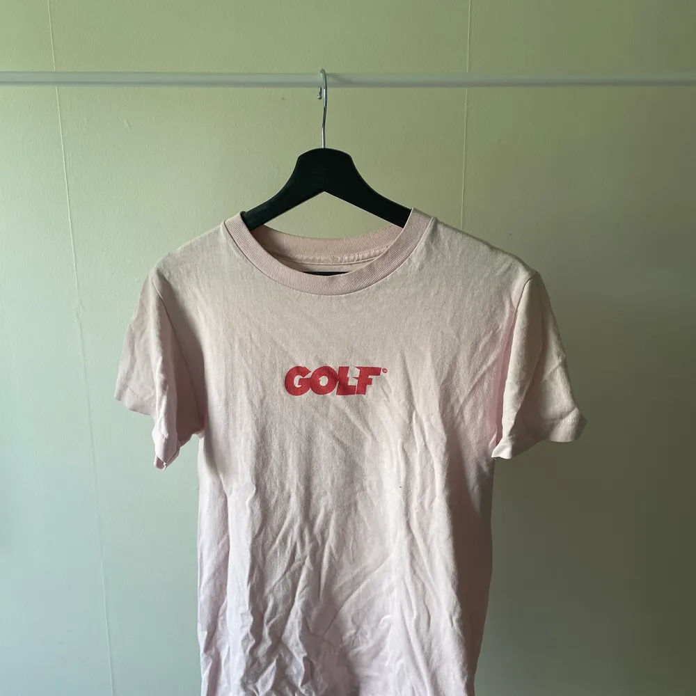 T-shorts från GolfWang, ett tryck från albumet Igor. Frakt fastlås efter bestämmelse, köpare står för frakt.. T-shirts.