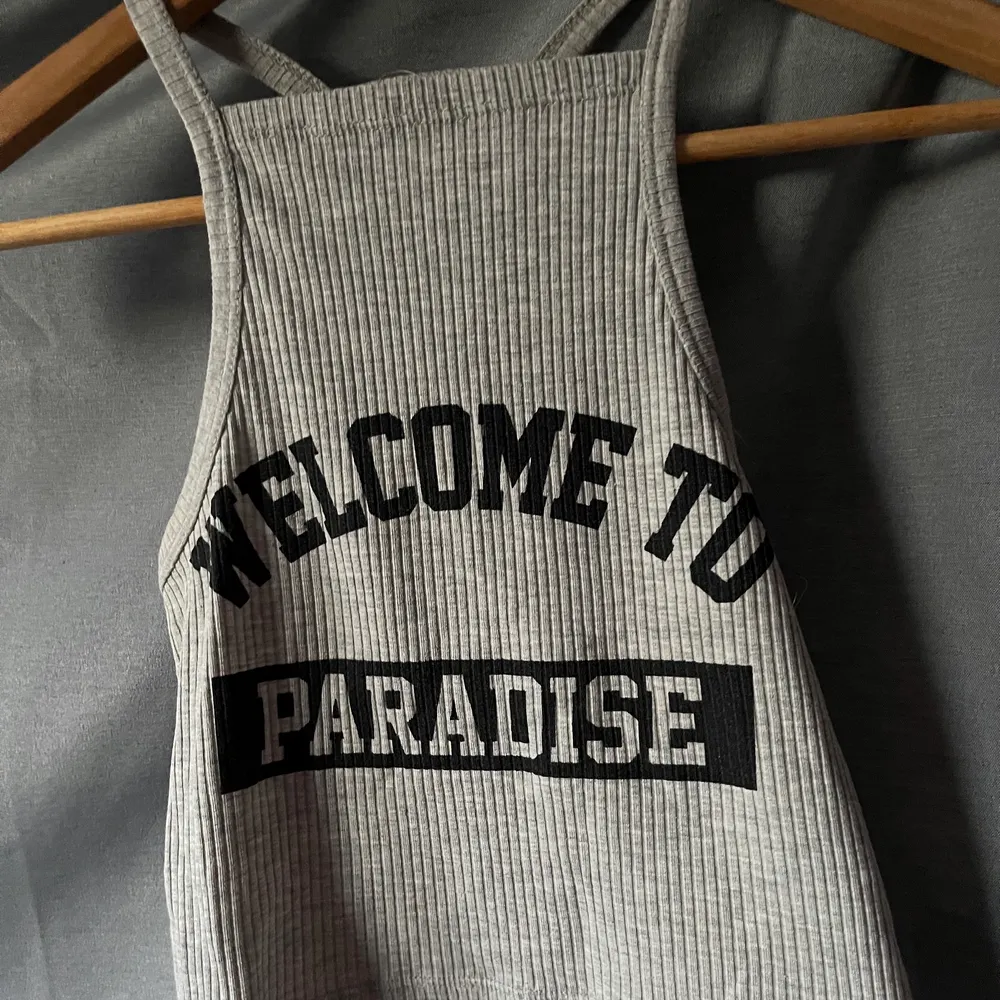 Welcome to paradise halterneck from Gina Tricot. In size XS. In good condition. . Toppar.