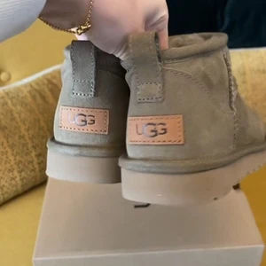 UGGS - Storlek 38, använda 1 gång! Jätte sköna och jätte mjuka!!