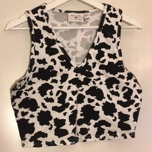 Linne ko mönster  - Storlek 40, använd en gång. Sitter snyggt på. Frakt tillkommer :) 