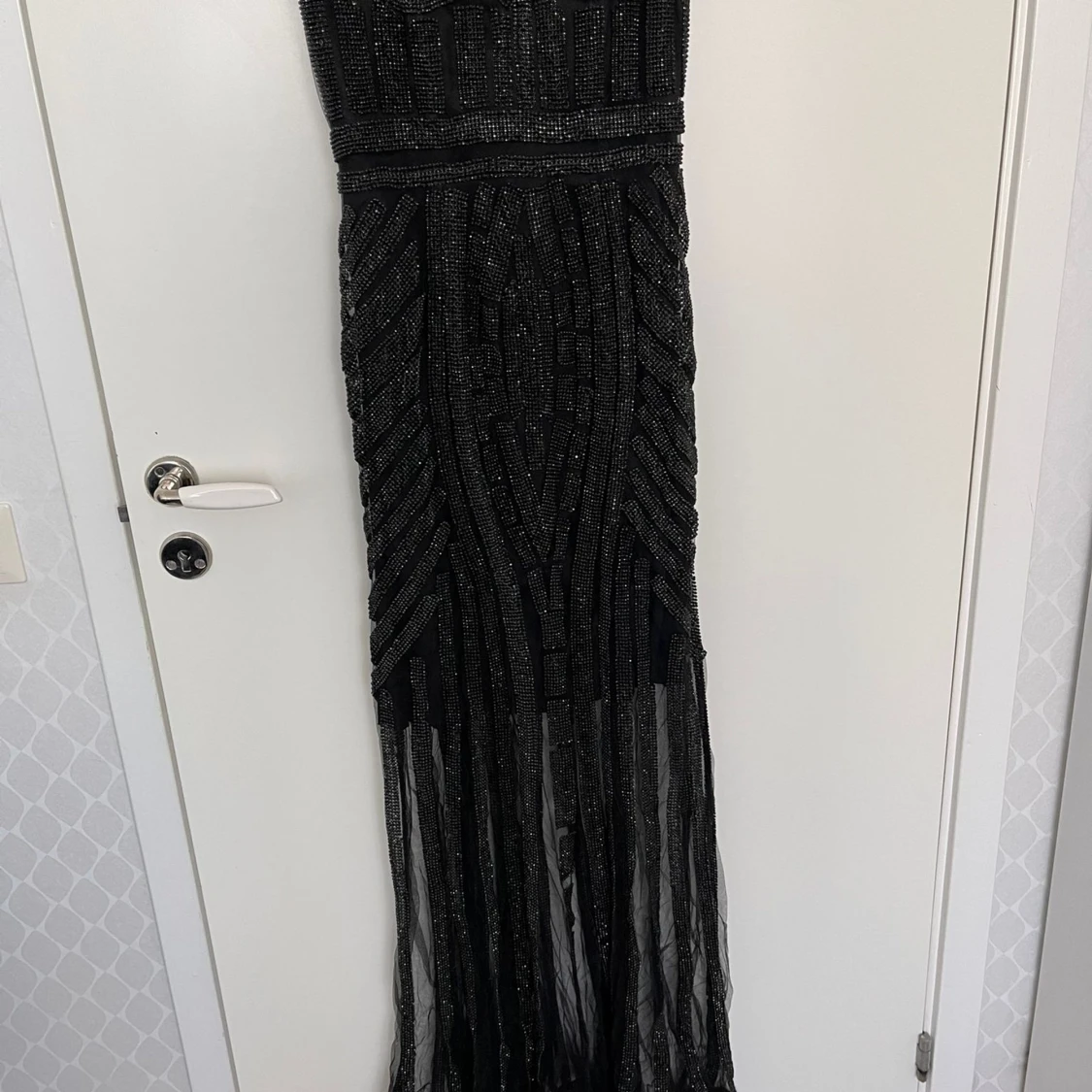 Fest klänning med pärlor  - 90