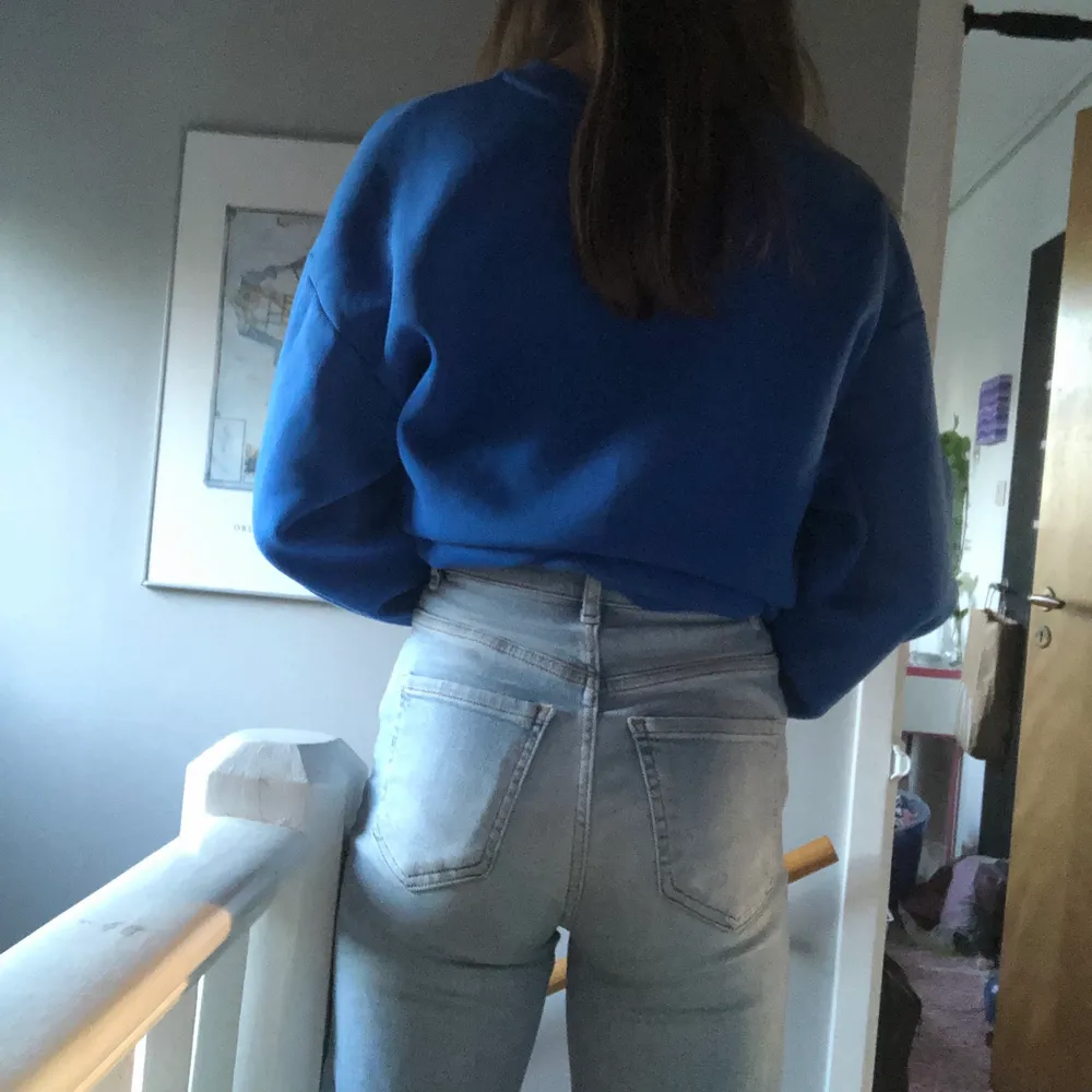 Jättefina lösa jeans från Gina (dem ser inte då lösa ut på bilderna men det är för att dem är för små för mig). Använda ett fåtal gånger, bra skick. Priset kan diskuteras❤️. Jeans & Byxor.