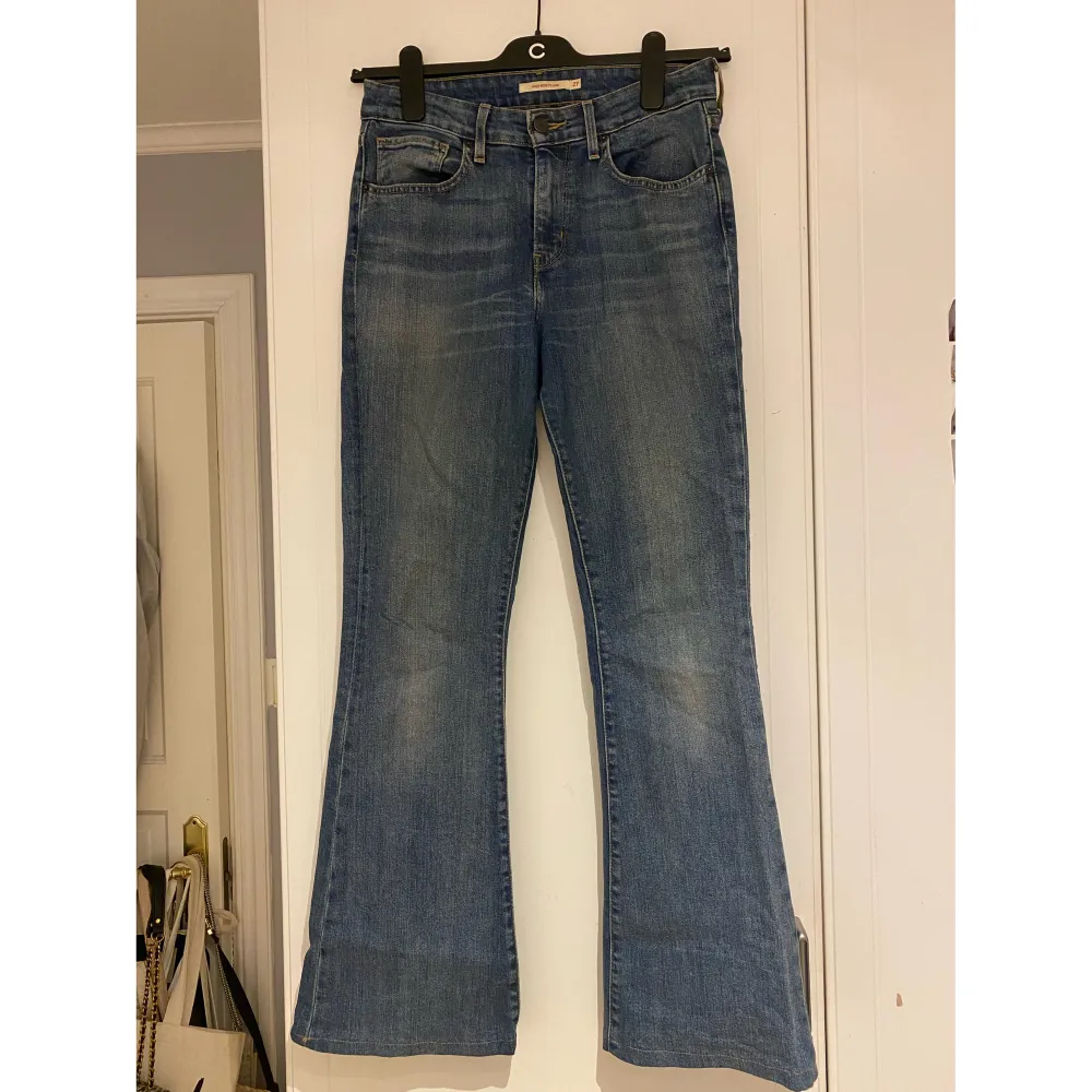 Snygga jeans från Levi’s, storlek 27. Jeans & Byxor.