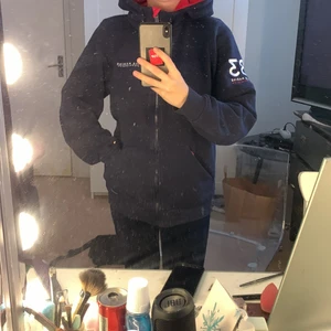 Race marine kofta  - Säljer denna race mariner hoodie/kofta för att den är alldeles för stor för mig knappt använd 