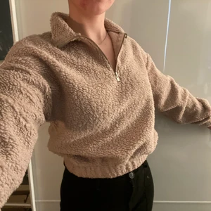 Mysig tröja från Gina trickot - Mysig tröja från Gina Tricot i stl XS. köparen står för frakt. Tveka inte att fråga om fler bilder😊